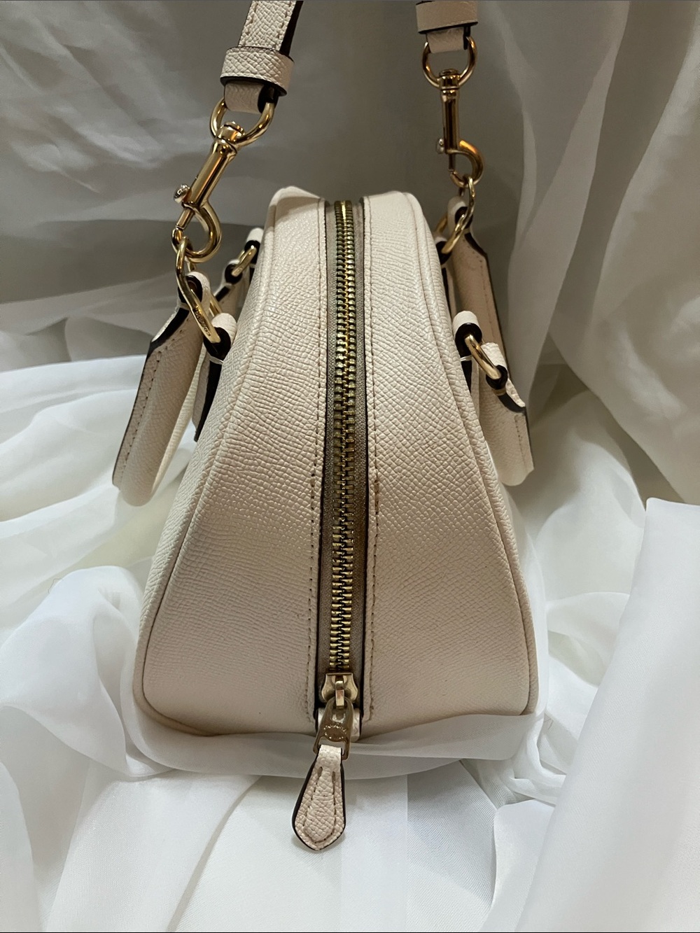 Sydney Satchel - Picture 3 of 11